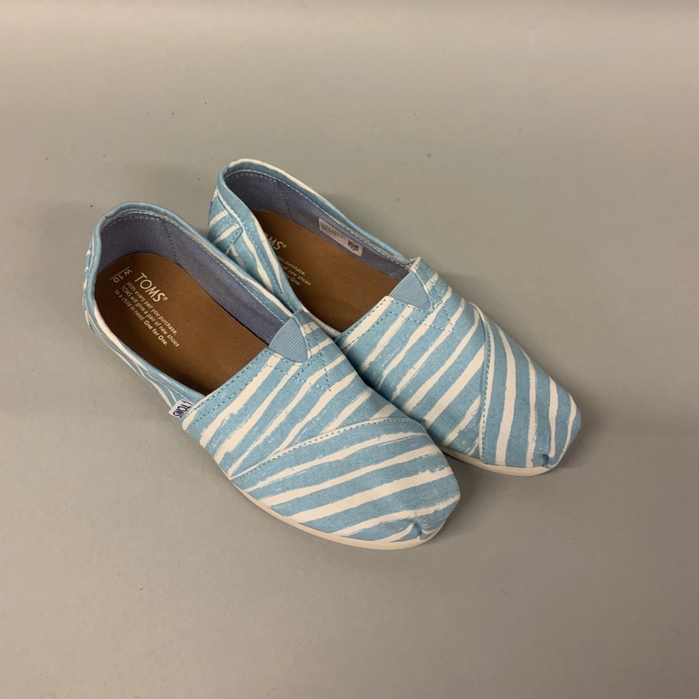 Blue and White Stripped Toms
